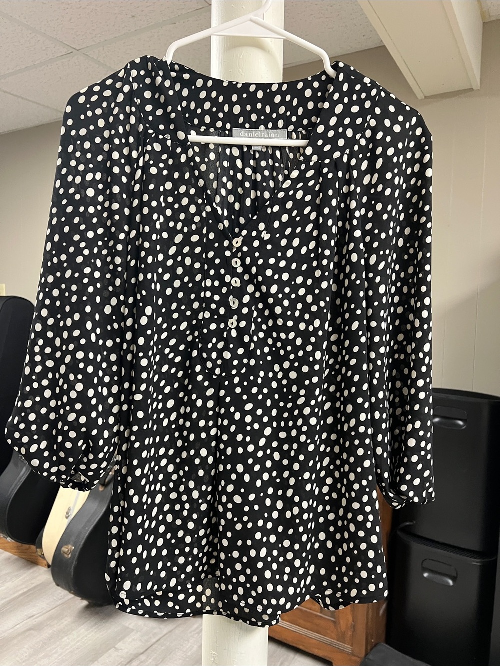 Daniel Rainn Black Polka Dot V-Neck Blouse sz xs